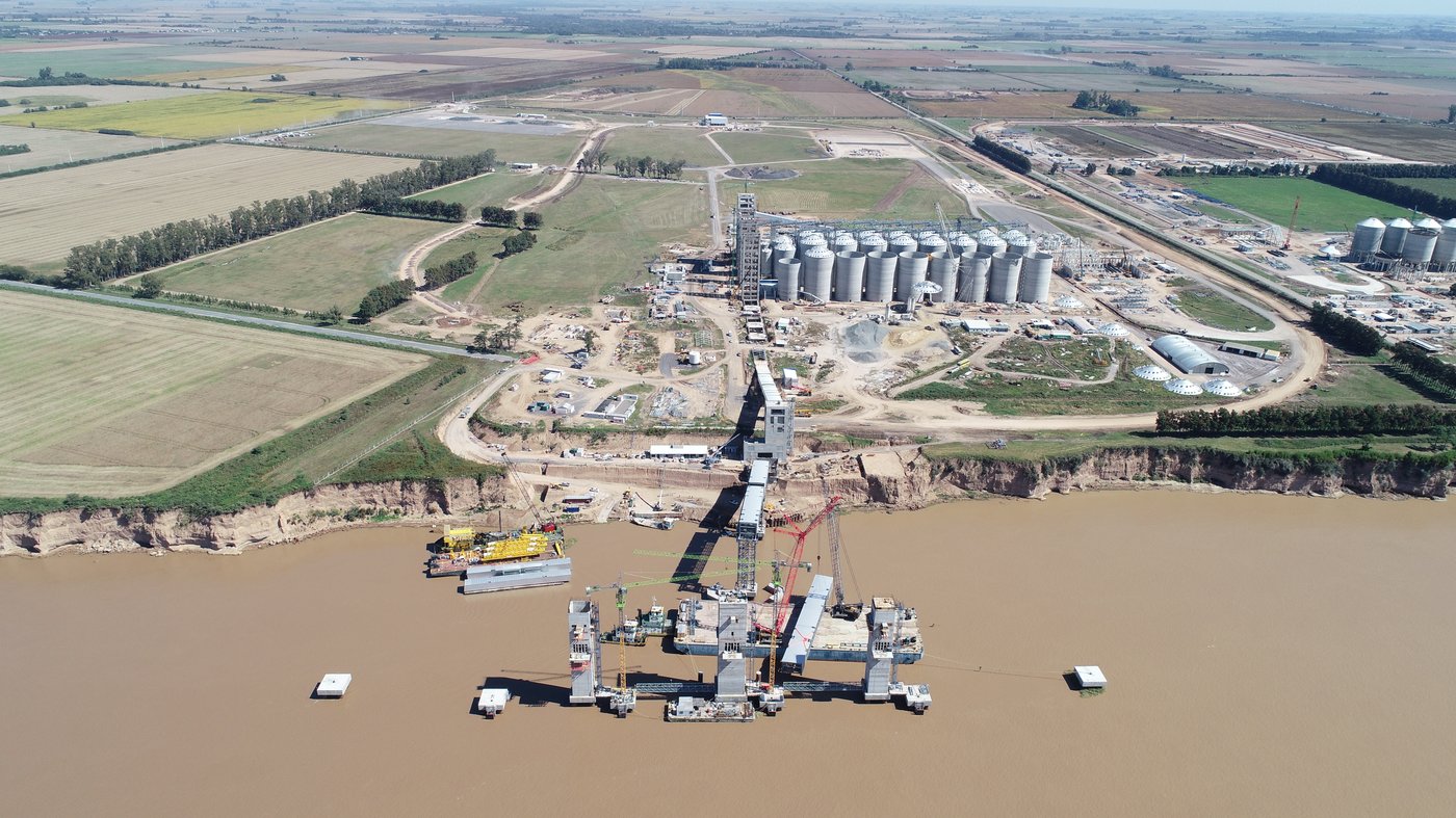 Vista aérea de la terminal portuaria AGD en Timbúes