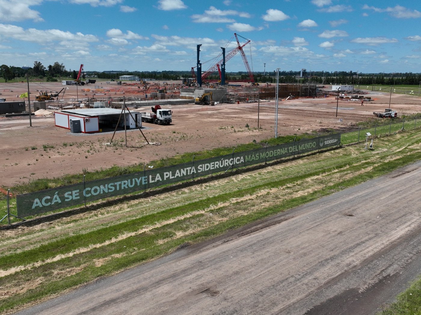 Obra de la nueva planta siderúrgica Sidersa+ en construcción, San Nicolás